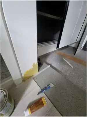 문틀 필름 시공 작업 과정 2