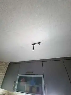 주방 전등 교체 작업 과정 1
